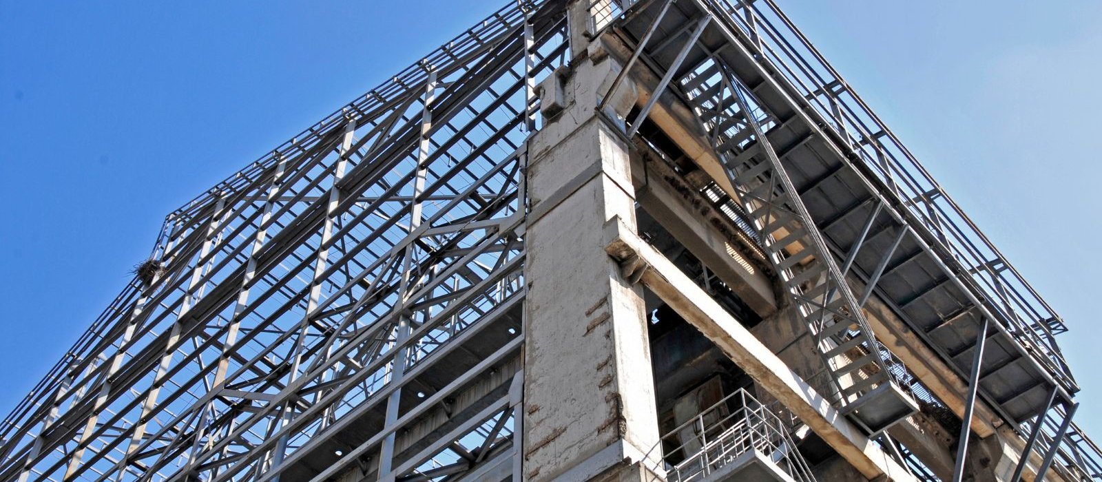 Wind Load Analysis for Buildings: When Code-Based Calculation Is Not Enough